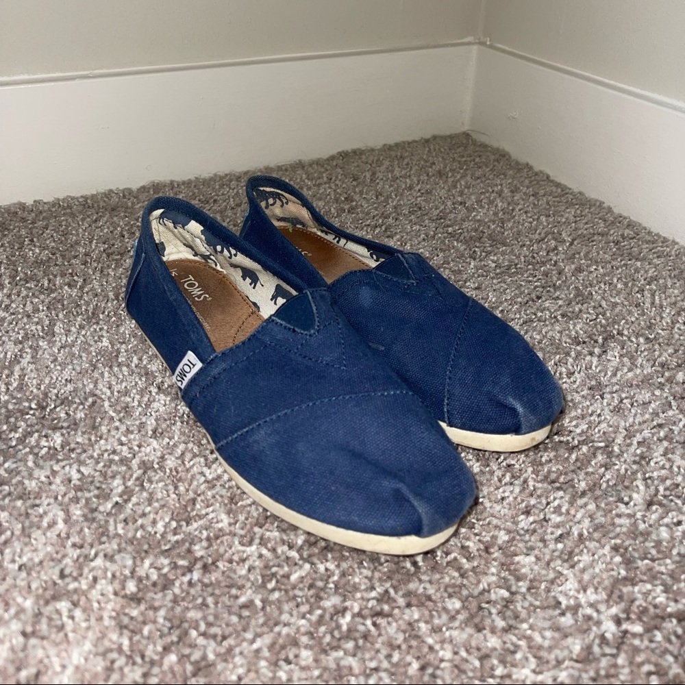TOMS womens Classics ballet flats,
Navy Classic